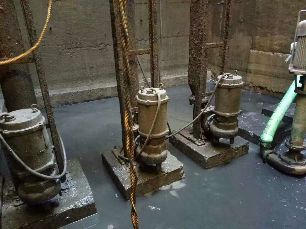 台安污水池清理