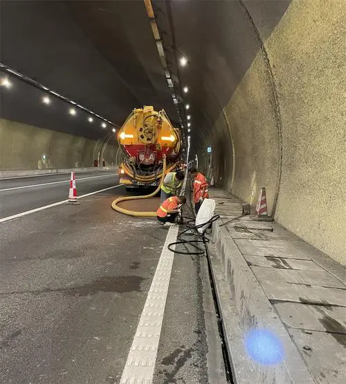 台安隧道排水渠清淤